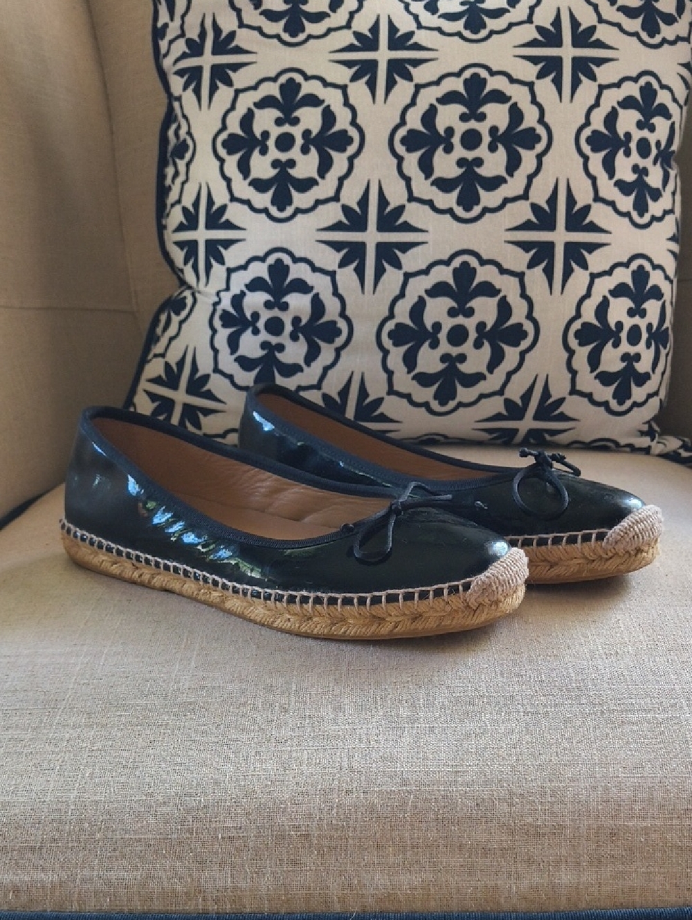 Very Comfy Black Espadrille Ballet Flat with Bow - Brand: Jon Josef